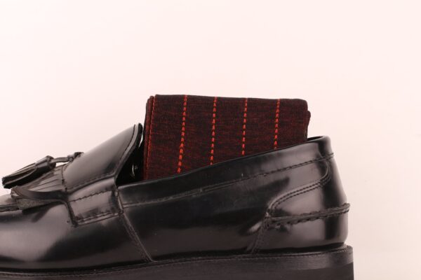 BLACK ORANGE PIN DOT STRIPE SOCKS