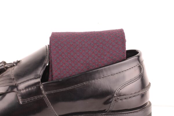 CHARCOAL BURGUNDY FISHNET OVER THE CALF SOCKS