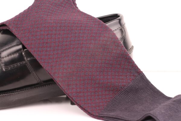 CHARCOAL BURGUNDY FISHNET OVER THE CALF SOCKS - Image 2