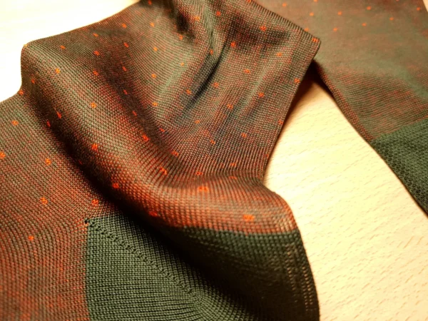 HUNTER GREEN ORANGE PIN DOTS SOCKS