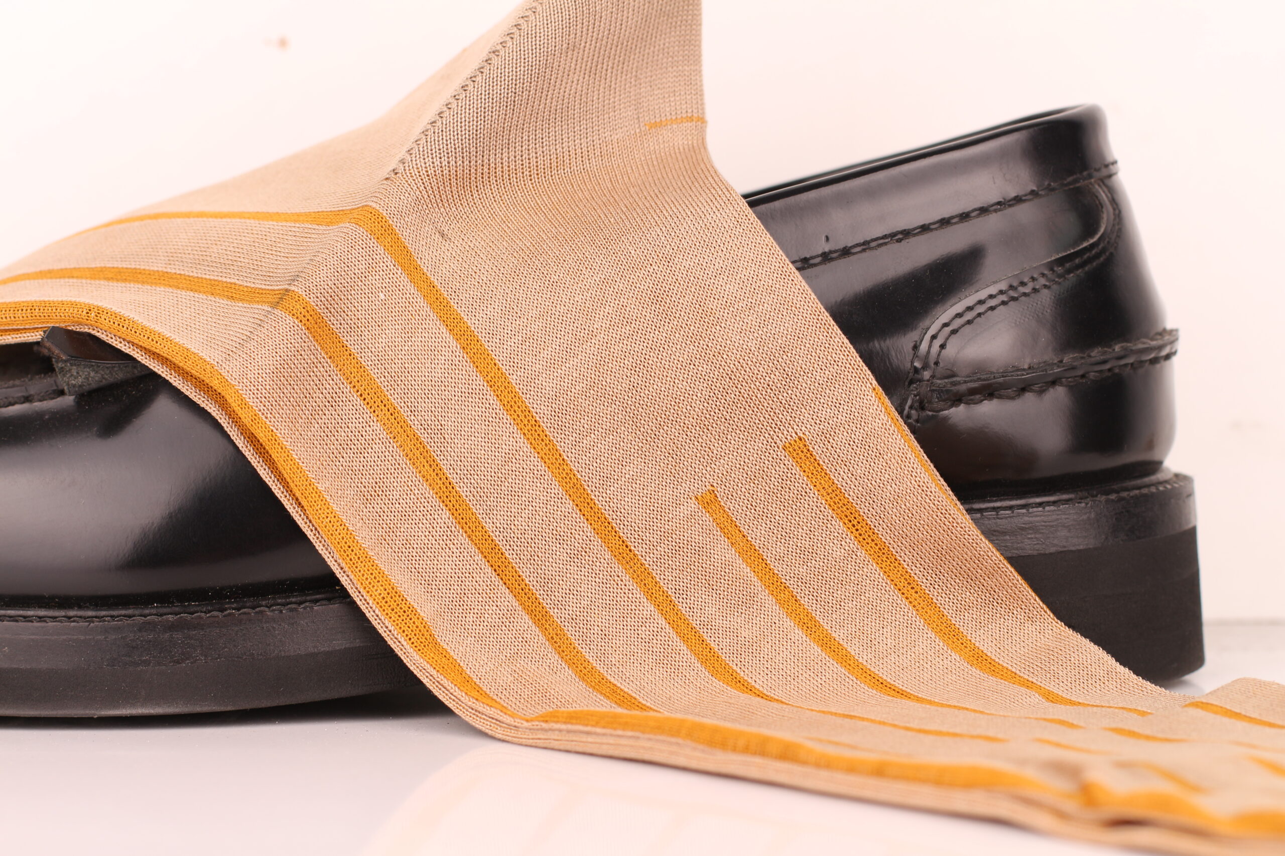 BEIGE DOTS COTTON OVER THE CALF SOCKS - Image 2