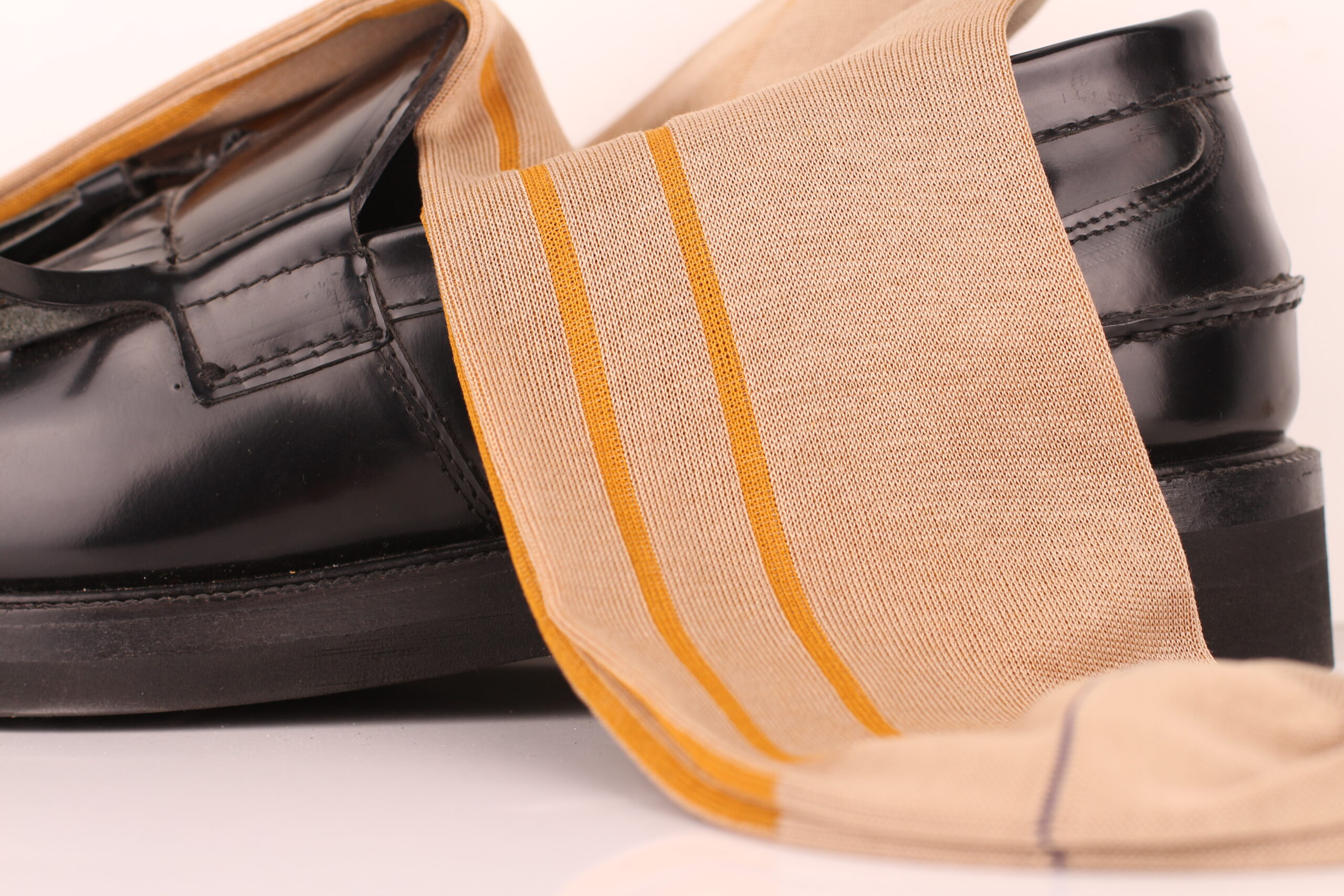 BEIGE DOTS COTTON OVER THE CALF SOCKS - Image 3