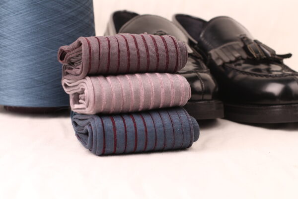 SHADOW STRIPED OVER THE CALF SOCKS